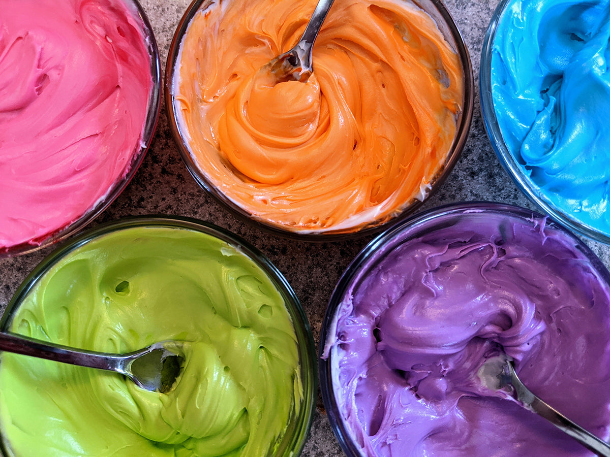 COLORING BUTTERCREAM, ROLLED FONDANT, AND ROYAL ICING