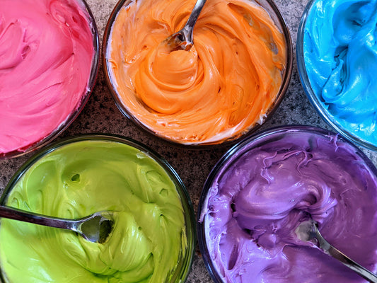 COLORING BUTTERCREAM, ROLLED FONDANT, AND ROYAL ICING