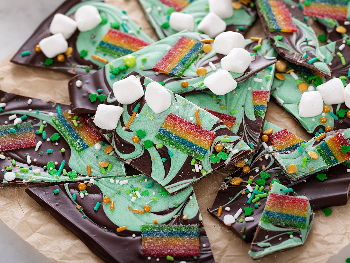 ST PATRICK’S DAY CHOCOLATE AND CANDY BARK