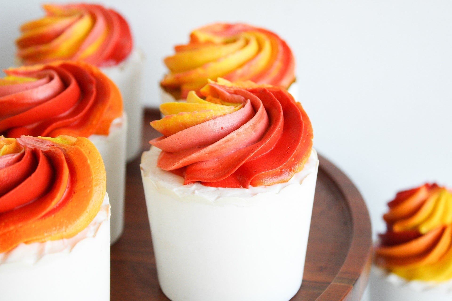 SIMPLE SUNSET OMBRÉ LEMON CUPCAKES